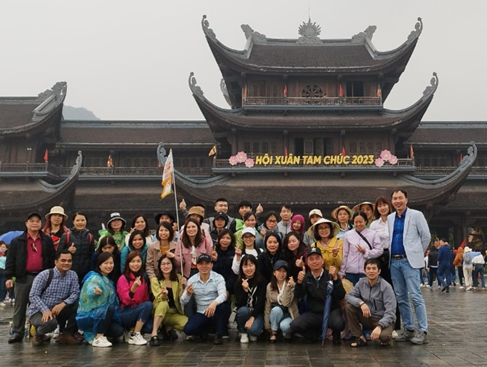 The Union Executive Committee of Medion Vietnam Joint Stock Company organized spring travel to Tam Chuc pagoda for the employees